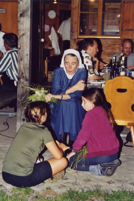 2002_16.jpg
